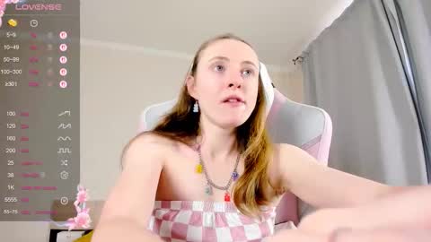 Snapshot of adelina_cowell chatting on September 23, 11:48 am Adelina online show from September 23, 11:48 am