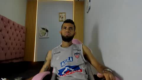 adri_sexboy229 online show from October 7, 7:37 am