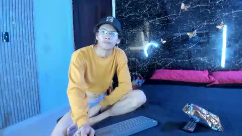 Adrian W  online show from July 20, 7:59 pm