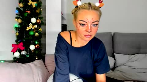 Adriana online show from December 17, 2:35 pm