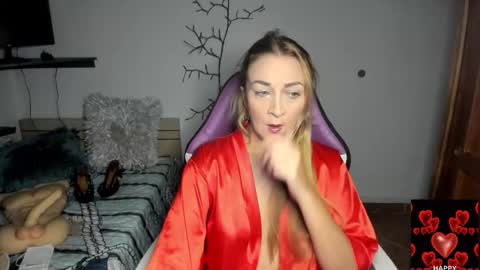 Adriana Paredes  online show from February 18, 11:10 am