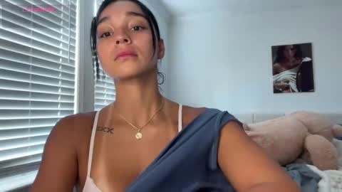 Snapshot of adriannarodriguez chatting on September 26, 5:32 pm Adrianna  online show from September 26, 5:32 pm
