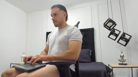 Adrein Roche online show from November 22, 11:35 pm