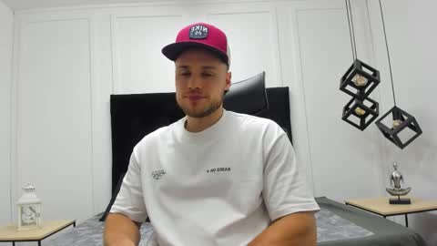 Adrein Roche online show from November 10, 1:41 am