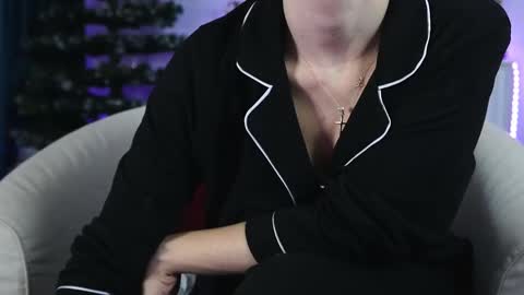 Aelia online show from November 17, 5:10 am