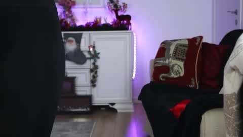 Aelia online show from December 2, 4:42 am