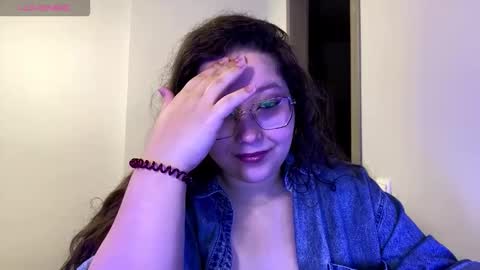 aemilialust online show from January 17, 6:28 pm