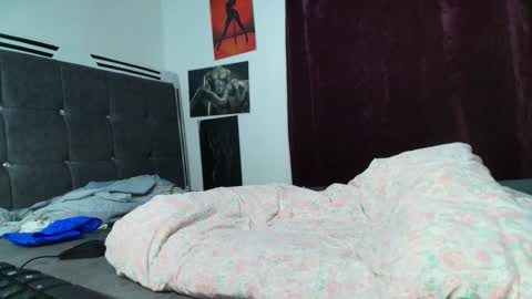 Africanpetitequeenn online show from November 11, 7:27 pm