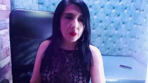 agatha_leon_ online show from November 1, 8:08 pm