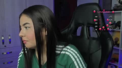 Snapshot of agatha_riccie chatting on September 21, 4:27 am Cat online show from September 21, 4:27 am