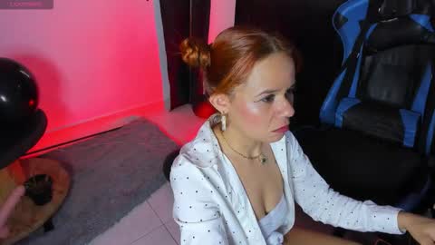 agatha_walter_ online show from November 13, 6:43 pm