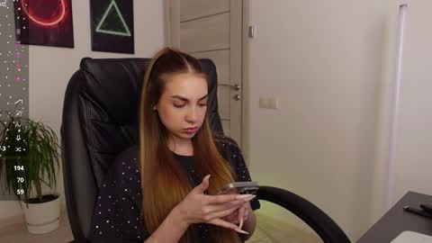 Snapshot of agelina_summer chatting on February 23, 12:16 pm Agelina Lilly Laura online show from February 23, 12:16 pm