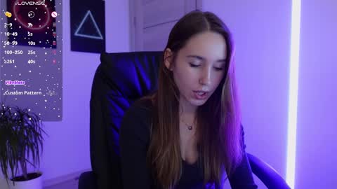 Snapshot of agelina_summer chatting on February 18, 10:36 pm Agelina Lilly Laura online show from February 18, 10:36 pm