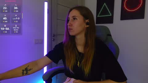 Snapshot of agelina_summer chatting on September 18, 2:10 pm Agelina Lilly Laura online show from September 18, 2:10 pm