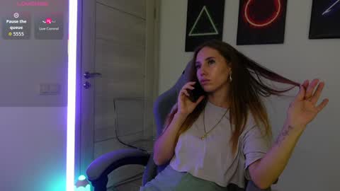Snapshot of agelina_summer chatting on September 11, 1:34 pm Agelina Lilly Laura online show from September 11, 1:34 pm