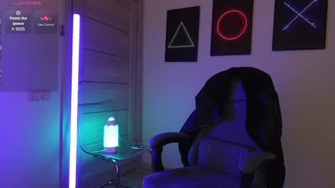 Snapshot of agelina_summer chatting on October 4, 11:02 pm Agelina Lilly Laura online show from October 4, 11:02 pm
