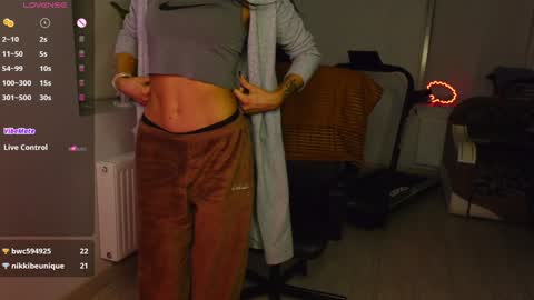 Agelina Lilly Laura online show from January 11, 10:16 pm