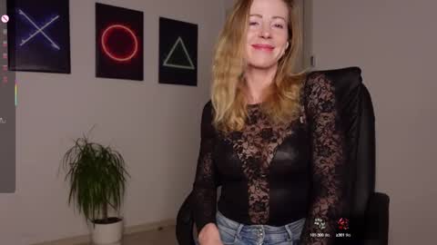 Snapshot of agelina_summer chatting on March 1, 6:57 am Agelina Lilly Laura online show from March 1, 6:57 am