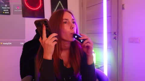 Snapshot of agelina_summer chatting on October 2, 3:00 pm Agelina Lilly Laura online show from October 2, 3:00 pm