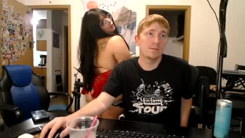 agingerboyx online show from August 1, 7:10 am