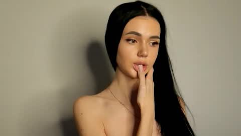 agness_leas online show from March 18, 5:08 pm