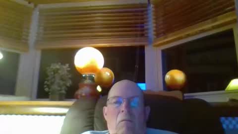 aguynrkfrd online show from April 28, 9:35 am