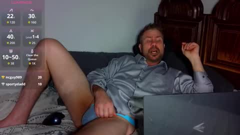 Blue Eyed Handsome Man online show from February 21, 2:25 am