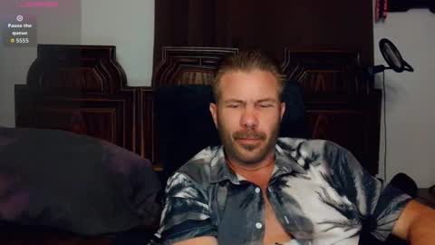 Blue Eyed Handsome Man online show from March 29, 1:29 am