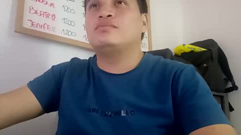 Snapshot of ahntony__69 chatting on October 19, 4:39 am ahntony 69 online show from October 19, 4:39 am