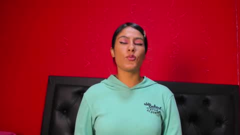 Ailyn online show from March 11, 12:02 am