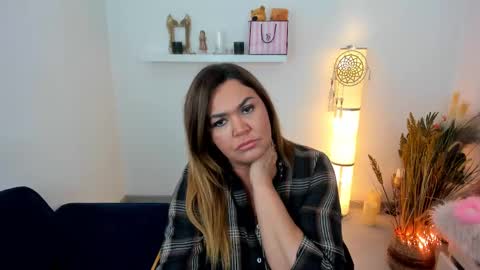 Snapshot of aileen_stone chatting on February 23, 3:18 pm Aileen online show from February 23, 3:18 pm