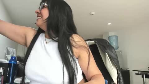 Katie   online show from December 1, 2:59 pm