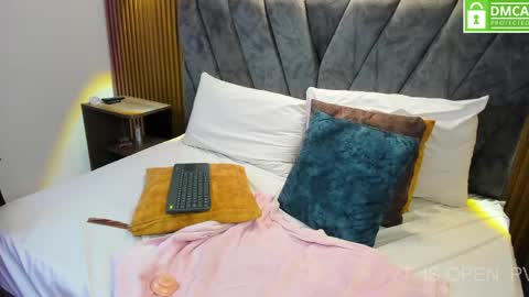Aisha  online show from June 1, 8:10 pm