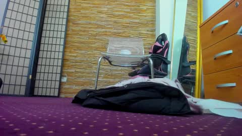 Aisha online show from December 17, 7:59 am