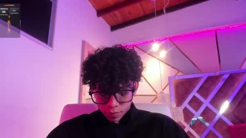 akazaboy online show from April 16, 5:51 am