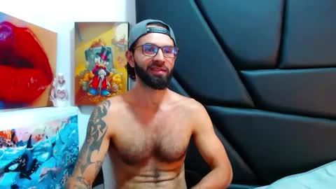 akiles online show from April 13, 11:53 pm
