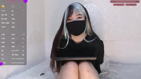 Amilia online show from November 28, 6:04 pm