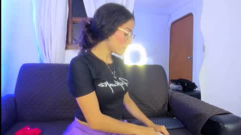 Snapshot of akira_hime chatting on October 19, 2:49 am Akira online show from October 19, 2:49 am