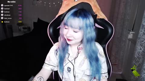 akirahartyx online show from January 14, 1:28 pm