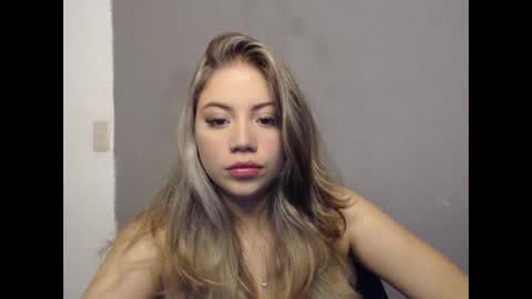 Snapshot of alaina_blessed chatting on October 18, 9:30 pm alaina_blessed online show from October 18, 9:30 pm