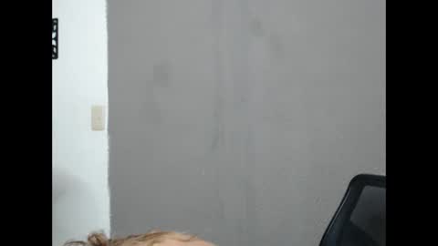 Snapshot of alaina_blessed chatting on October 17, 12:25 am alaina_blessed online show from October 17, 12:25 am