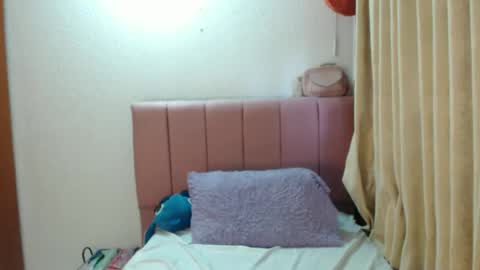 Snapshot of alaina_blessed chatting on October 3, 10:40 pm alaina_blessed online show from October 3, 10:40 pm