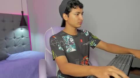 Snapshot of alamgrey_ chatting on October 13, 4:20 pm Alam online show from October 13, 4:20 pm