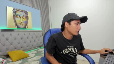 Snapshot of alamgrey_ chatting on October 21, 2:32 pm Alam online show from October 21, 2:32 pm