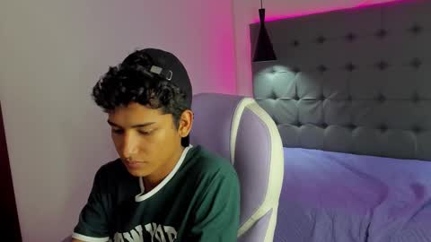 Snapshot of alamgrey_ chatting on October 10, 6:58 pm Alam online show from October 10, 6:58 pm