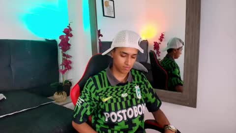 alan_colthon online show from April 20, 8:01 pm