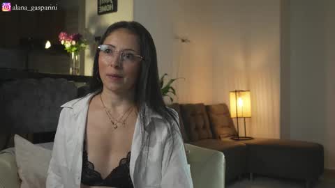 Alana Gasparini online show from November 9, 1:53 am