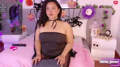 Alanaa  online show from October 7, 4:03 pm