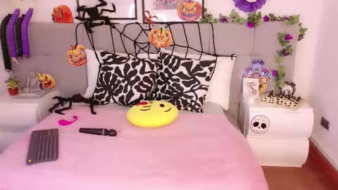 Alanaa  online show from October 9, 4:34 pm