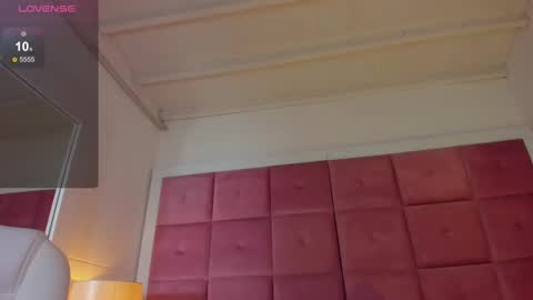 alanah_connors online show from October 12, 1:37 pm